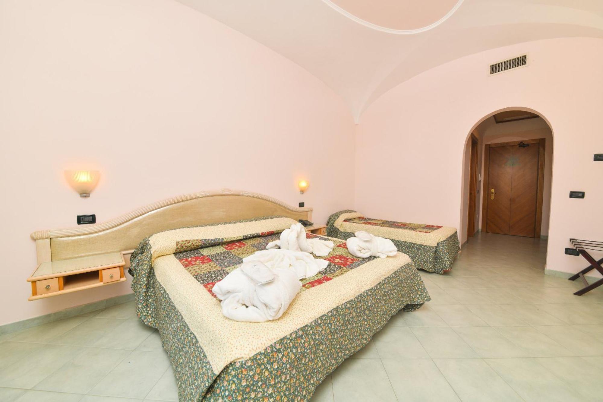Triple Room,1769522572:JPEG